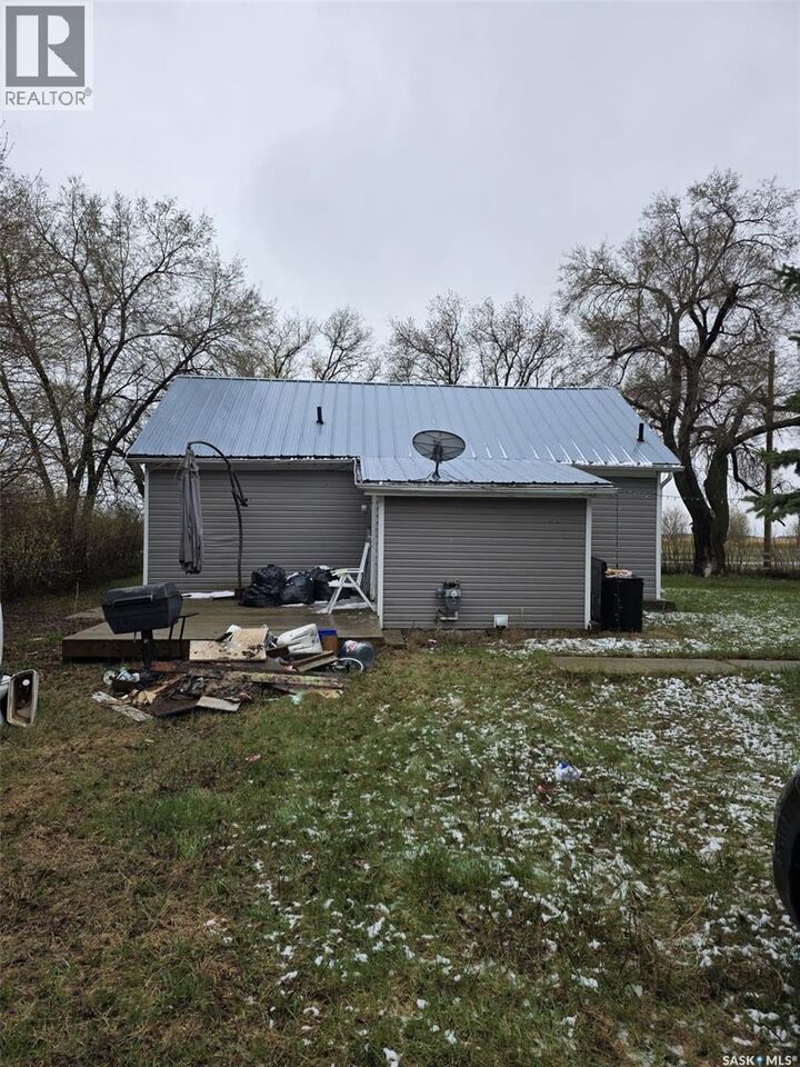 Property Photo:  700 Railway Avenue  SK S0G 1H0 