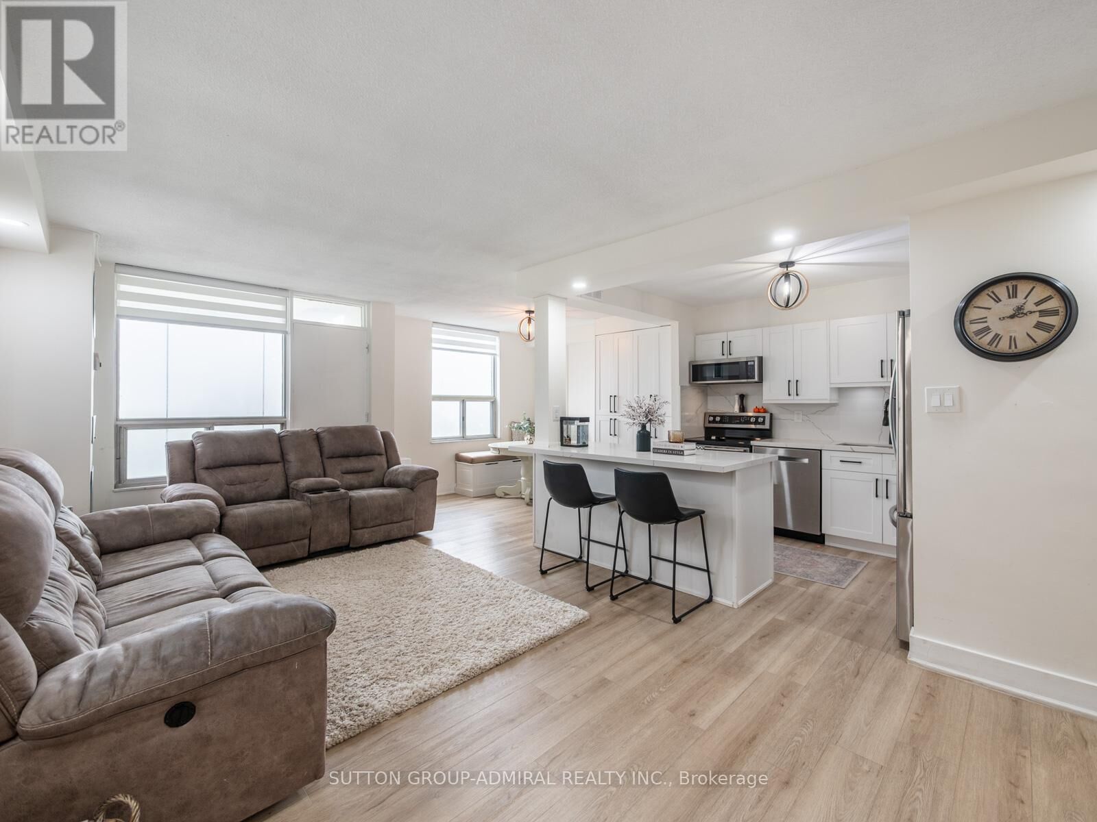 Property Photo: 20 Edgecliff Golfway 1603 ON M3C 3A4