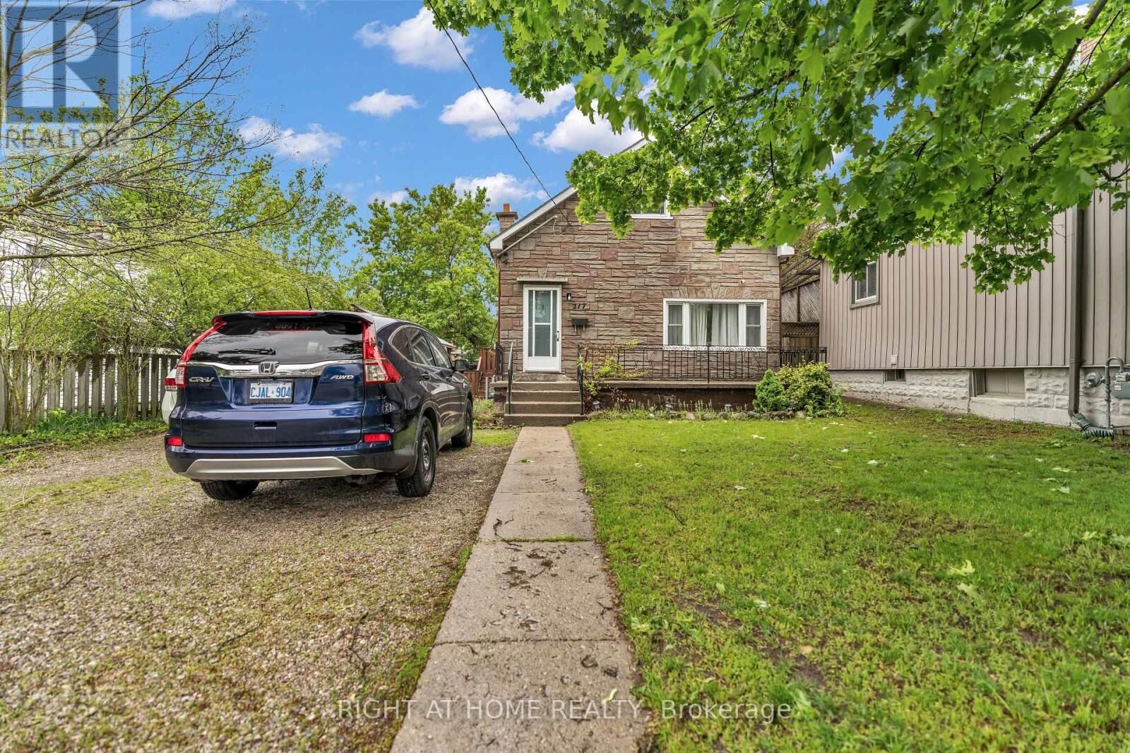Property Photo:  217 Giles Street  ON N5Z 2V9 