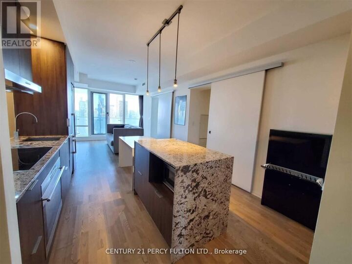 Property Photo:  1 Bloor Street 3206  ON M4W 1A9 