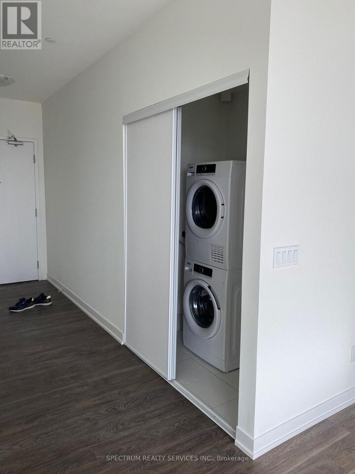 Property Photo:  6 David Eyer Road 912  ON L4S 0N6 