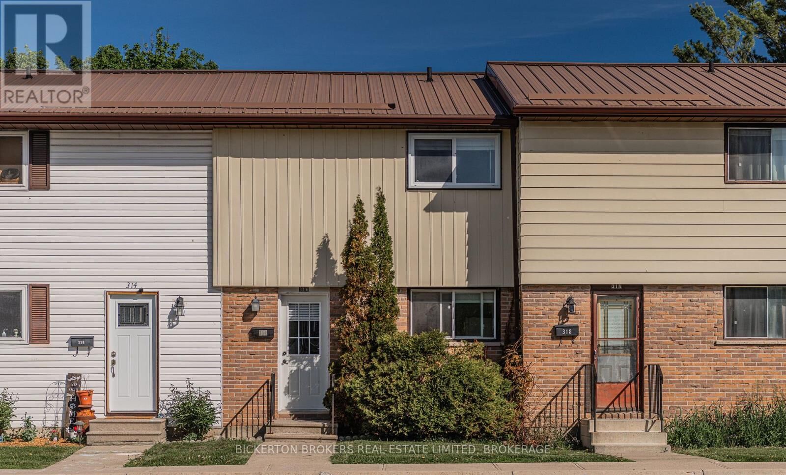 Property Photo: 316 Forsyth Street 11 ON K7G 2Y1