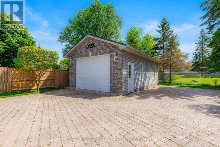 Property Photo: 27 Loyalist Place ON K6V 7M5