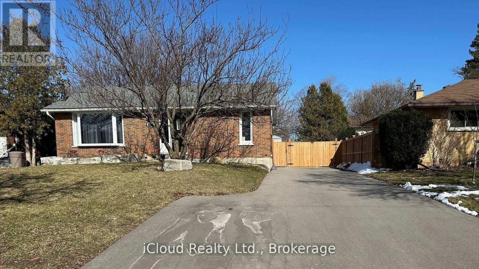 Property Photo: 747 Glenforest Street West Main ON L1J 5E9