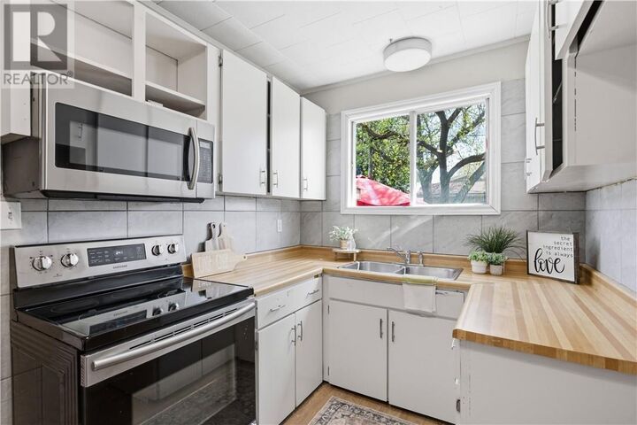 Property Photo: 311 Eleventh Avenue ON P3Y 1M8