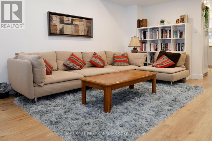 Property Photo:  70 Chapman Court 70  ON N6G 4Z4 