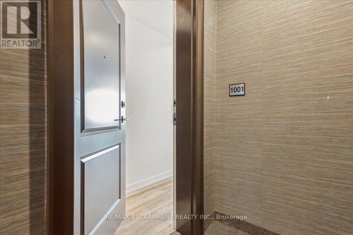 Property Photo:  450 Dundas Street East 1001  ON L8B 1Z2 