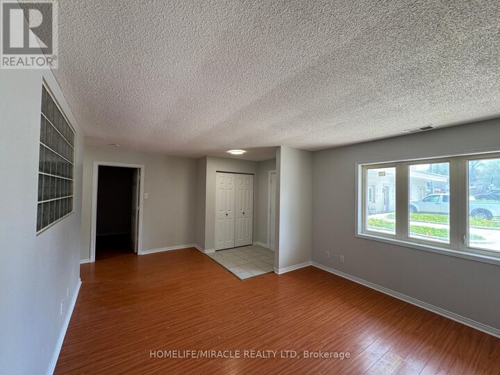 Property Photo:  565 Kennedy Road 7  ON M1K 2B2 