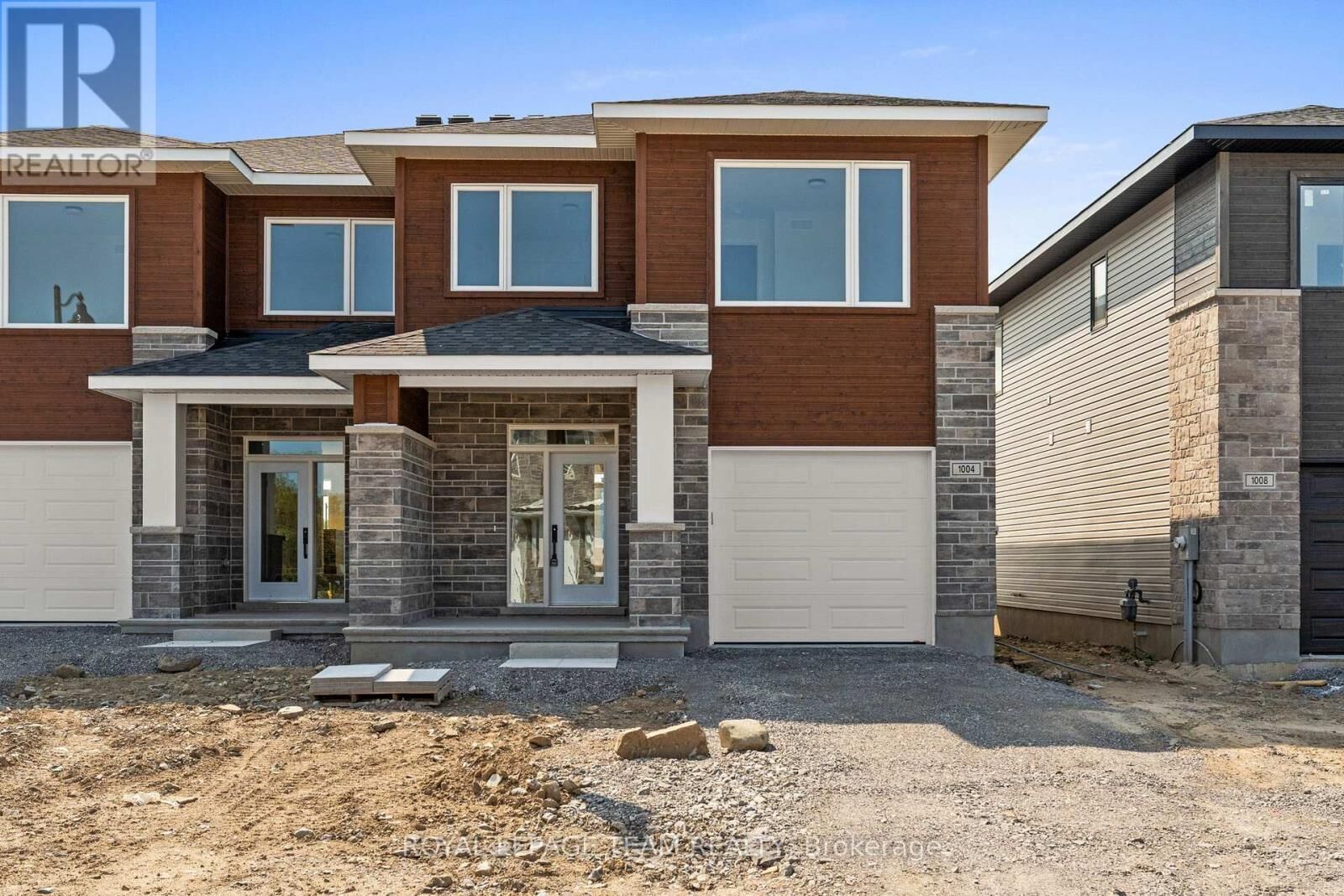 Property Photo:  1024 Moore Street  ON K6V 0H2 