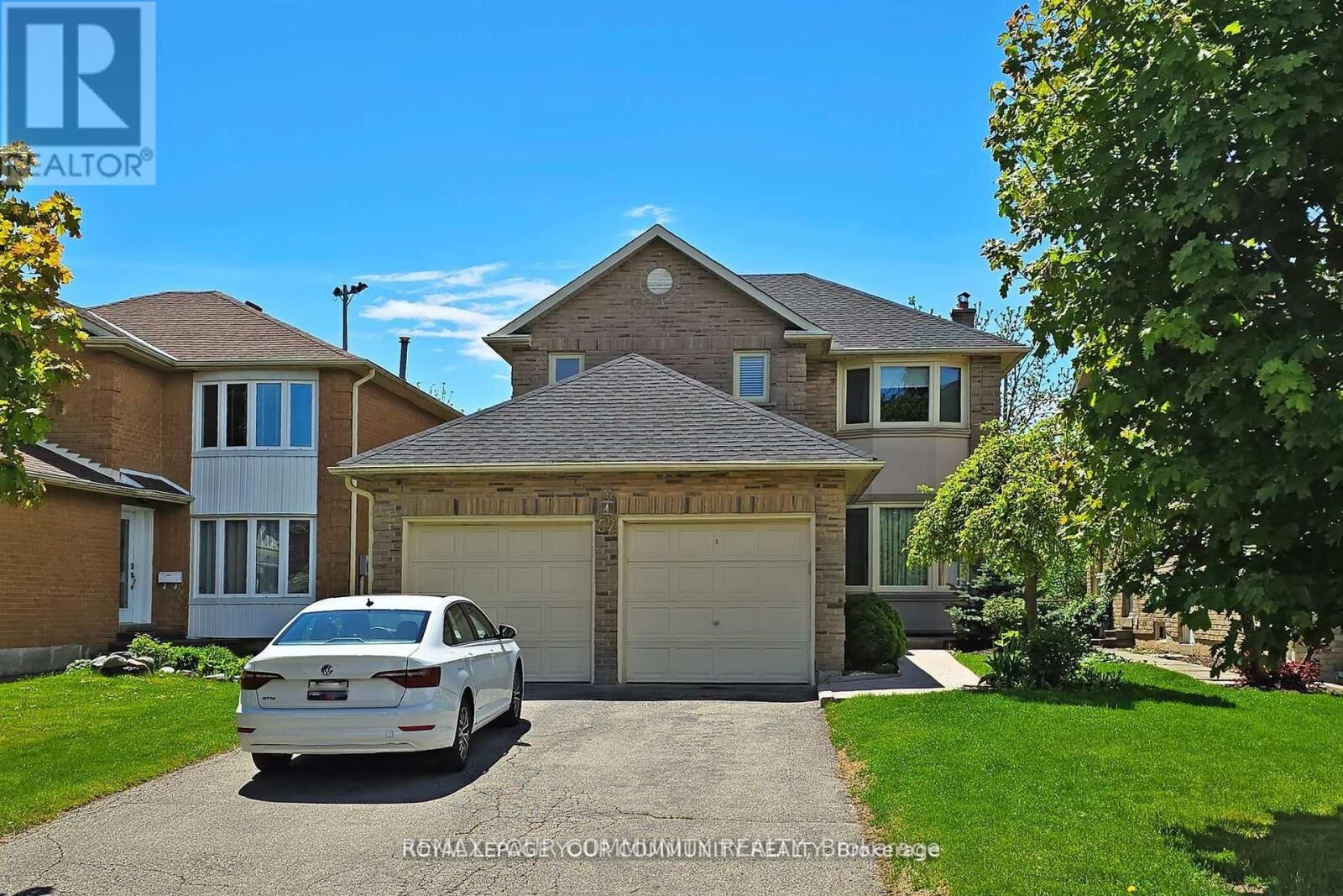 Property Photo: 52 Eleanor Circle Lower ON L4C 6K7