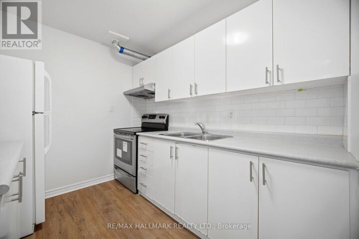 Property Photo: 3025 The Credit Woodlands Drive 314 ON L5C 2V3