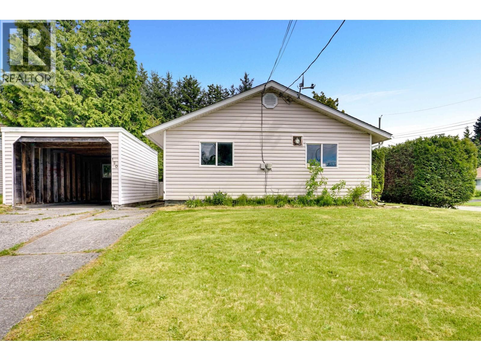Property Photo: 120 Saguenay Street BC V8C 1W8
