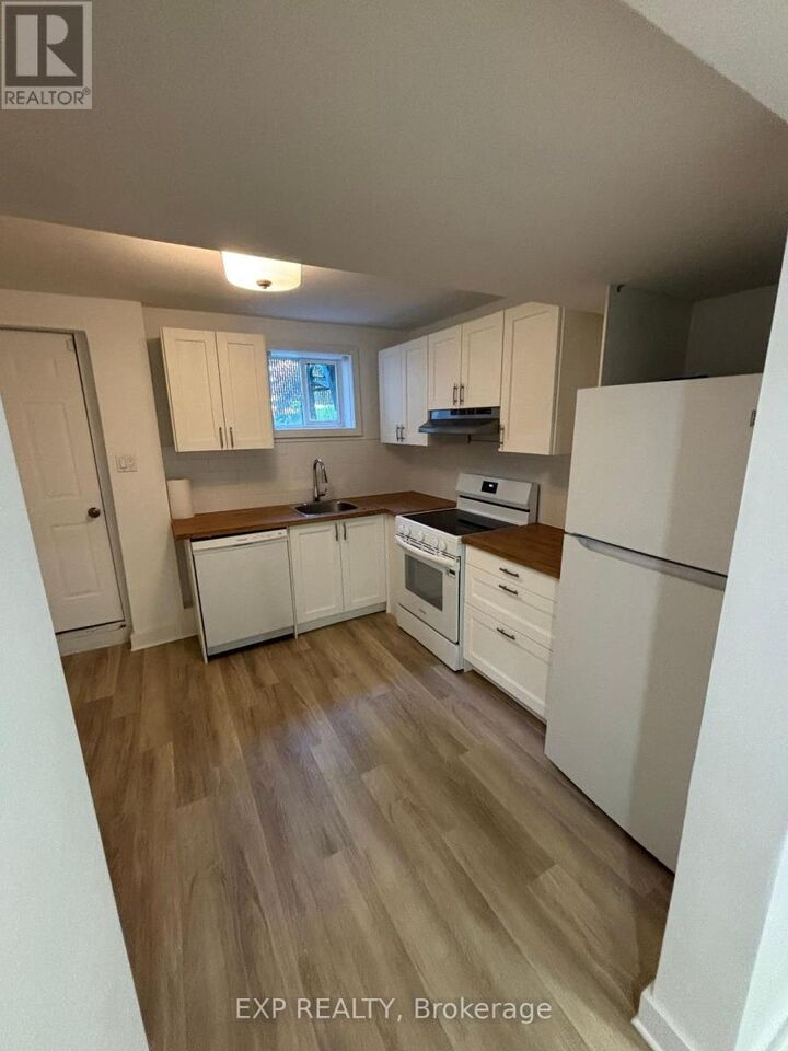 Property Photo:  378 Montfort Street 378  ON K1L 5N1 