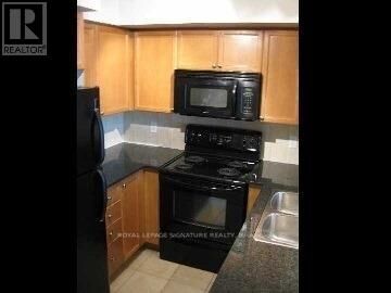 Property Photo:  4090 Living Arts Drive 1812  ON L5B 4M8 
