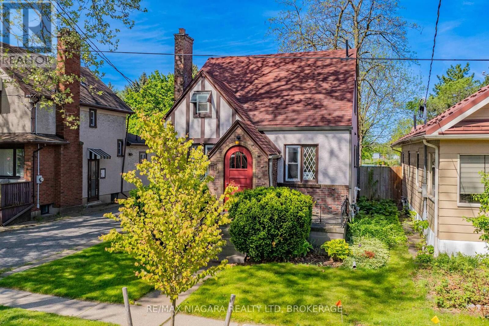 Property Photo: 81 Woodland Avenue ON L2R 5A4