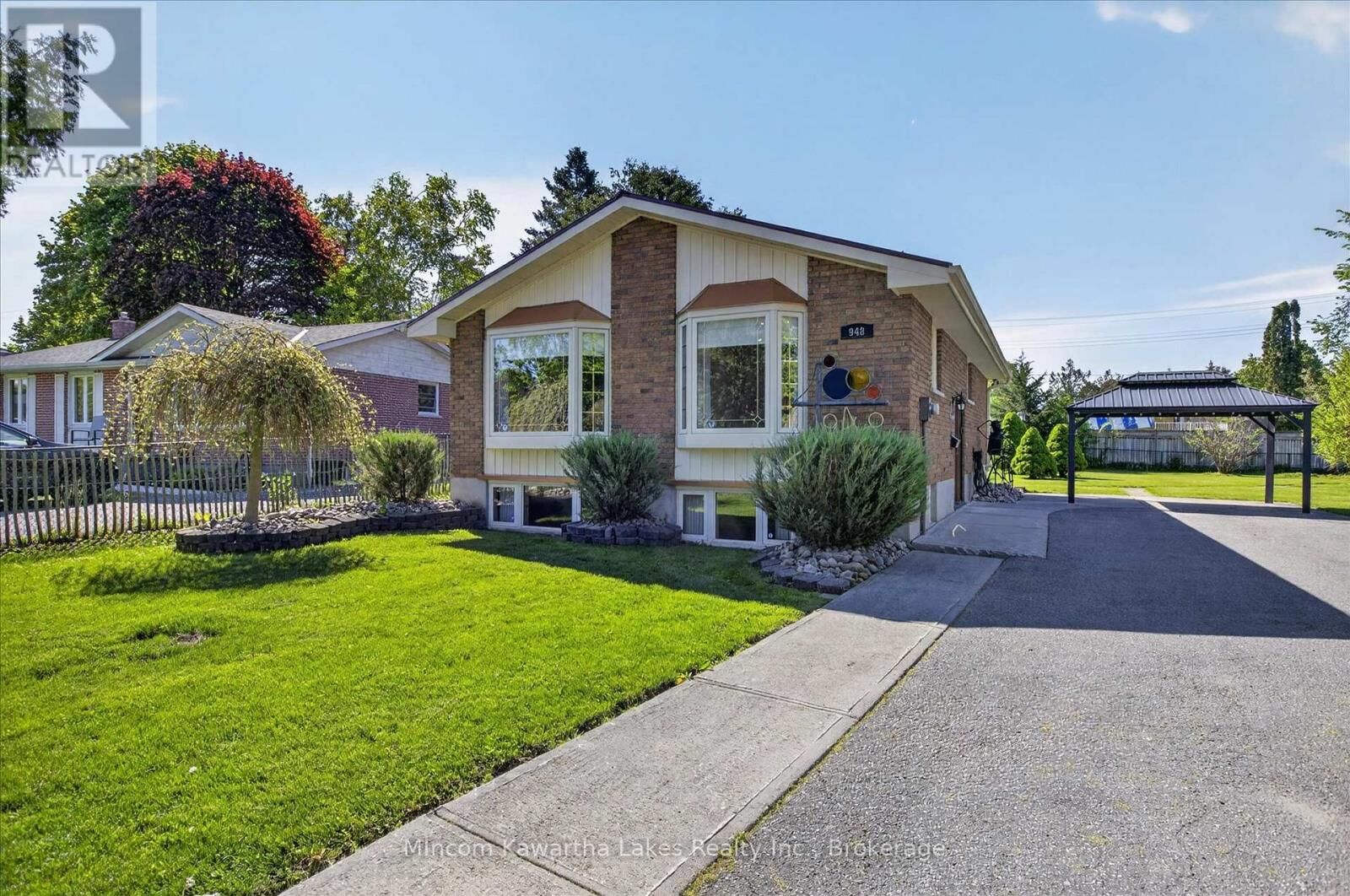 Property Photo:  948 St Pauls Street  ON K9H 6J6 