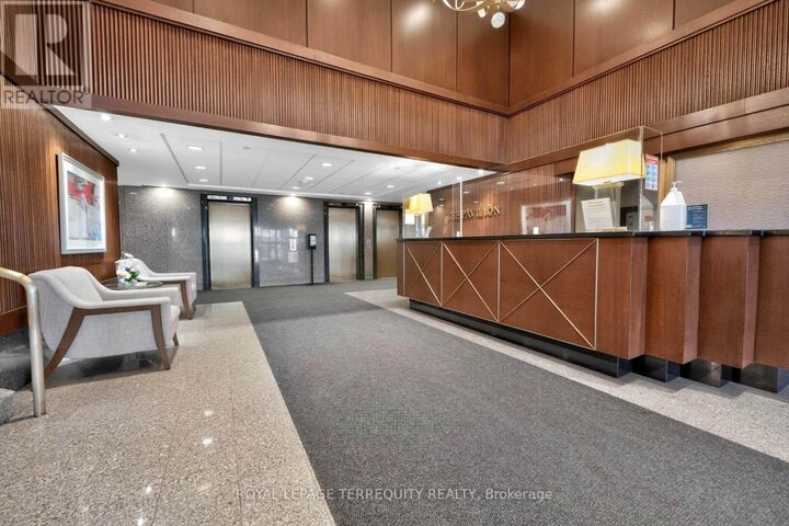 Property Photo: 10 Kenneth Avenue 1805 ON M2N 6K6