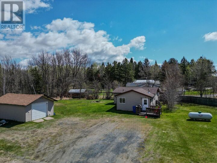 Photo de la propriété:  5 Tallieu  ON P9N 3W8 