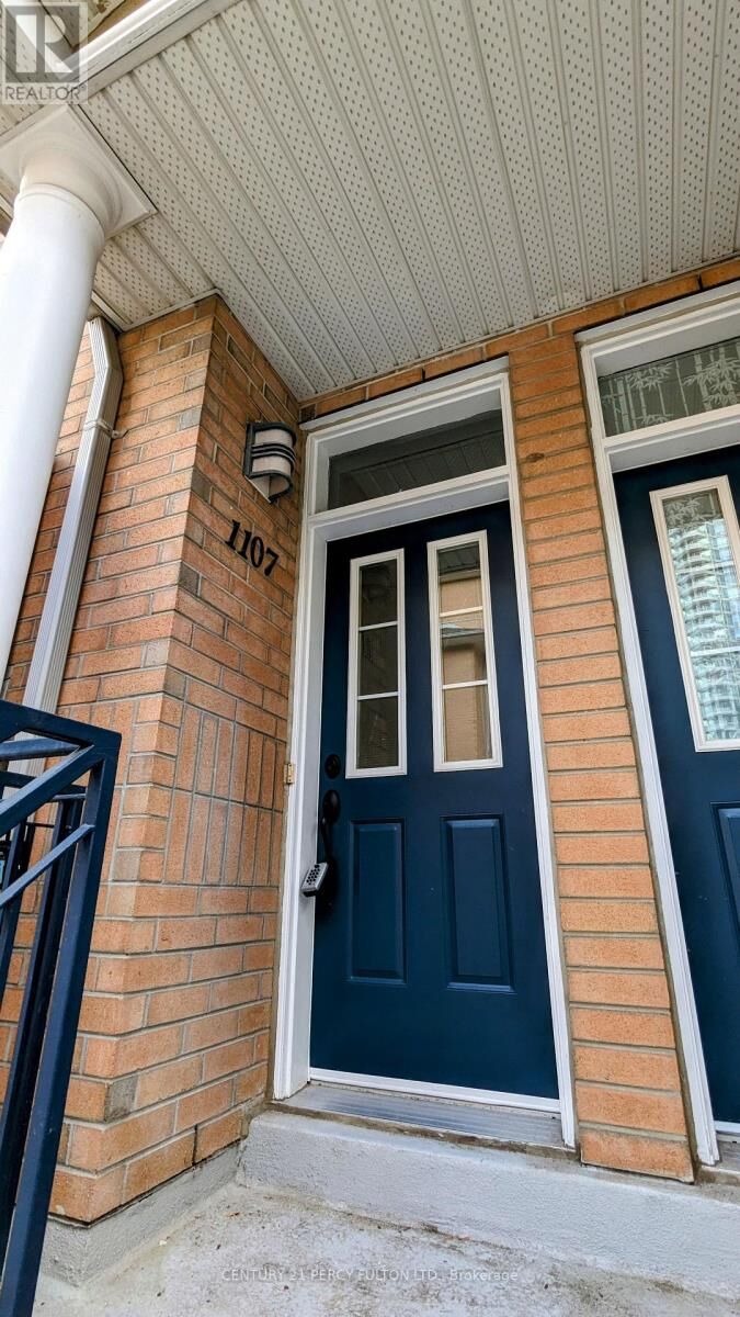 Property Photo: 28 Sommerset Way 1107 ON M2N 6W7