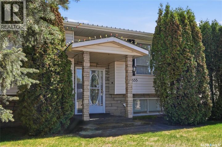 Property Photo:  3355 Fairlight Drive  SK S7N 4M1 