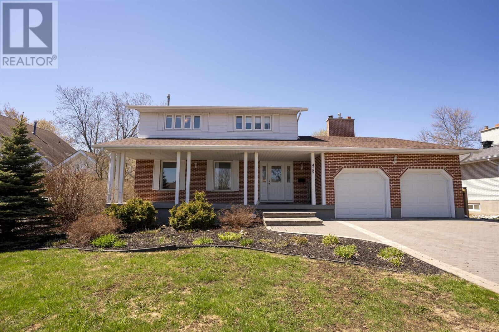 Property Photo: 415 Chelsea Cres ON P7B 5P8