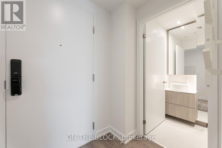 Property Photo:  28 Ann Street 416  ON L5G 0E1 