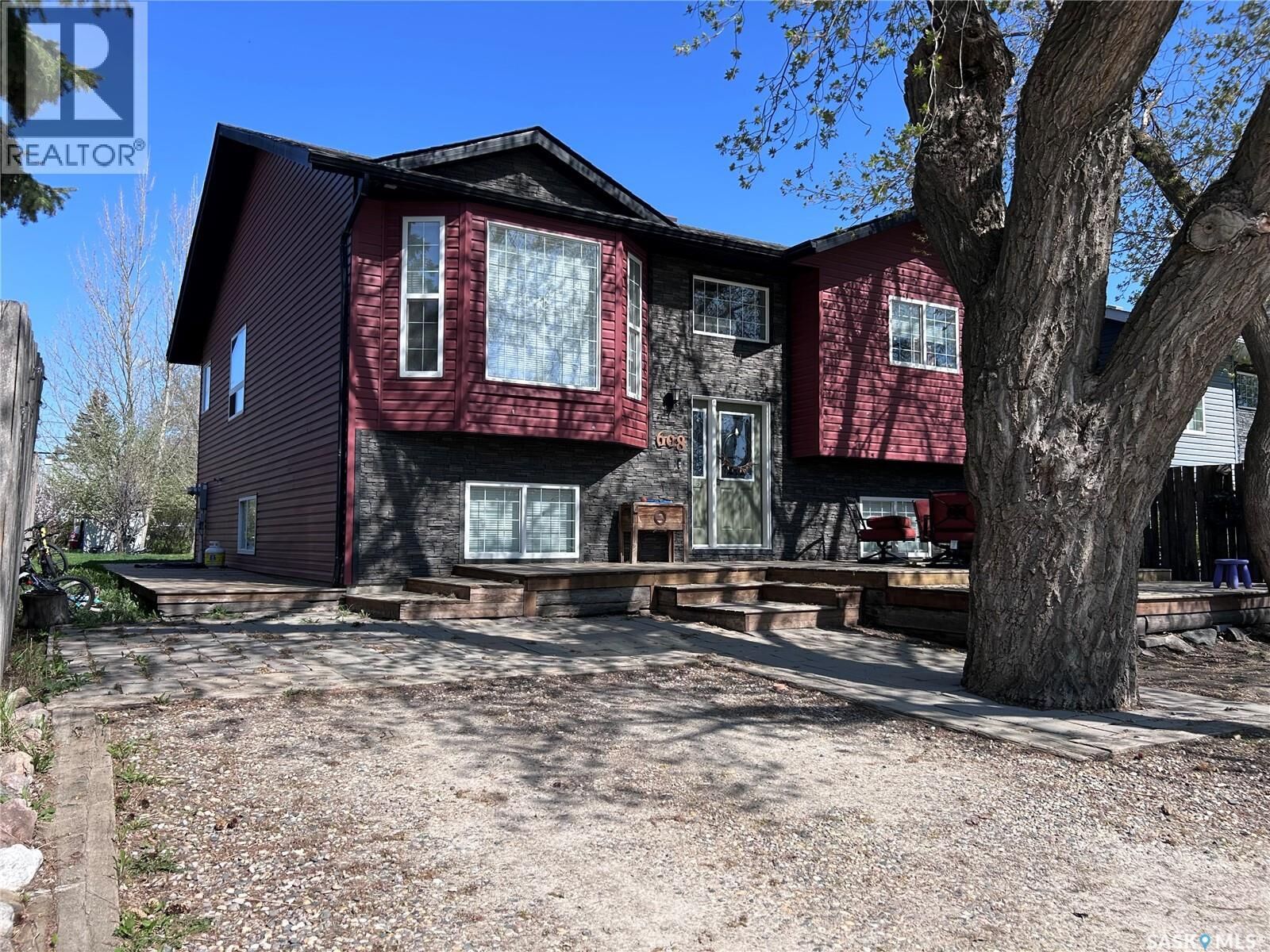 Property Photo:  608 Alberni Street  SK S0G 3N0 