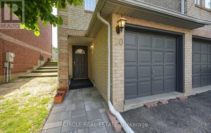 Property Photo:  20 Spadina Road 20  ON L6X 4X6 