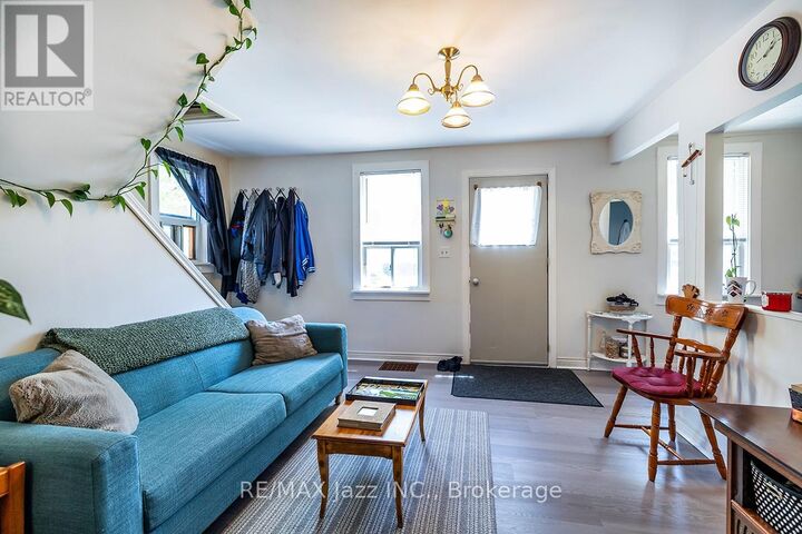Property Photo:  162 College Avenue  ON L1J 1R4 