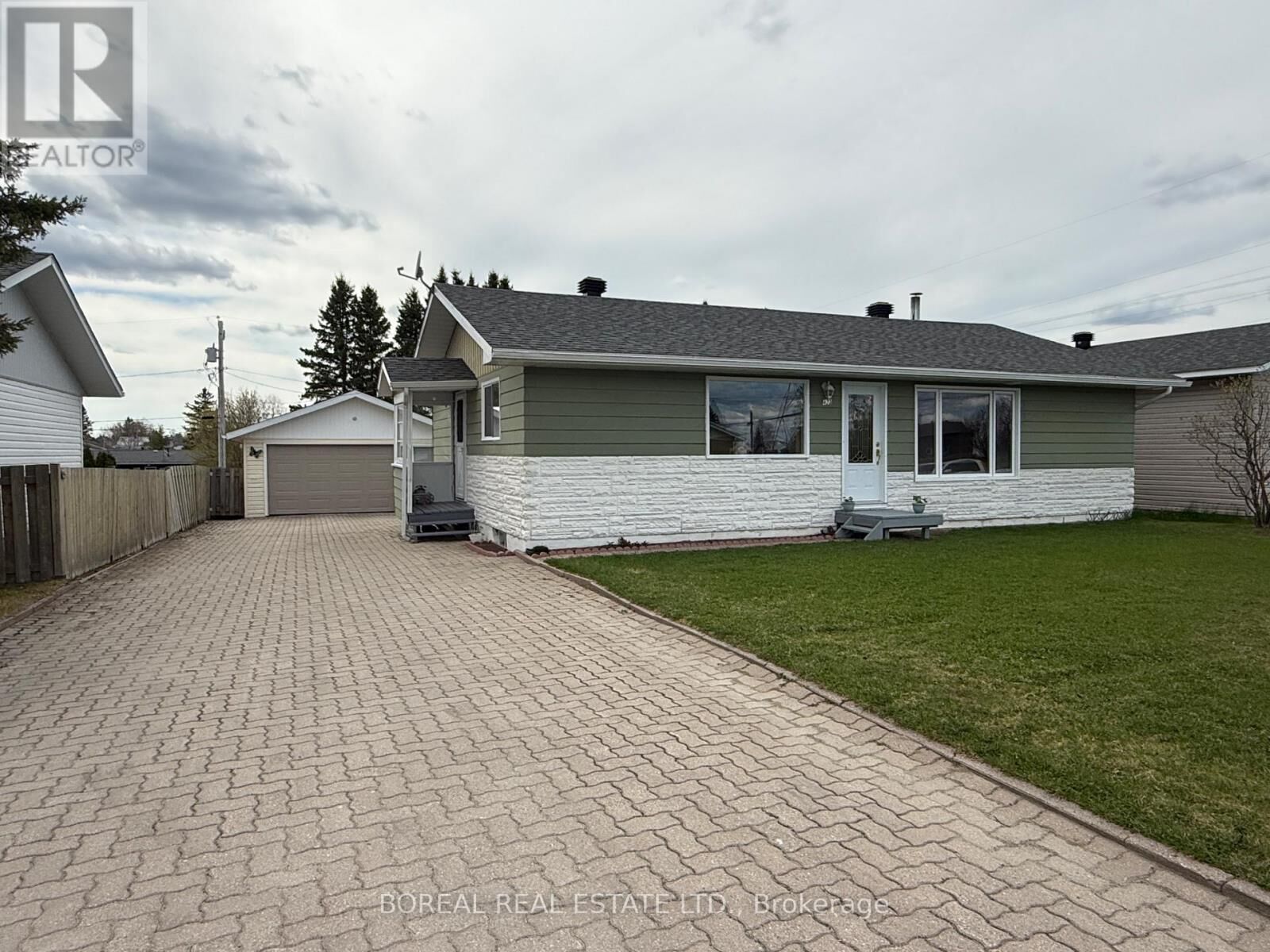 Property Photo: 423 Fourteenth Avenue ON P0L 1C0