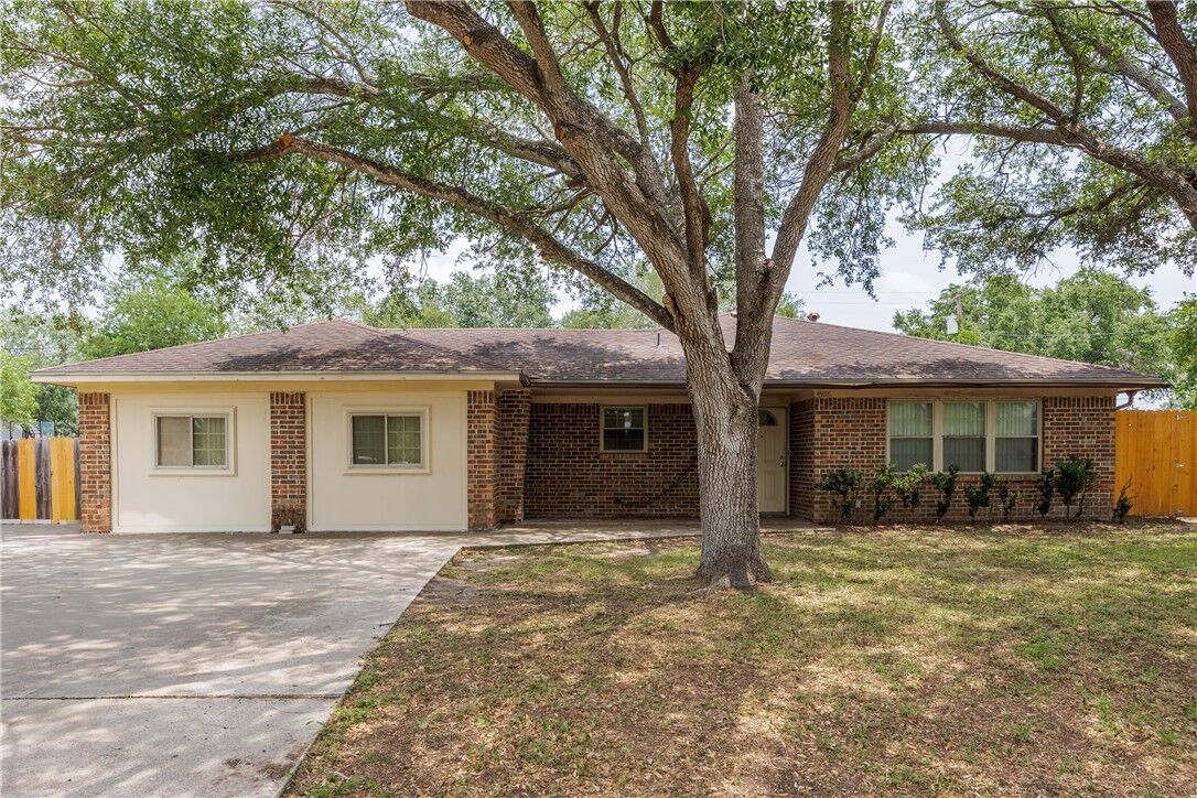 Property Photo:  4506 White Oak Drive  TX 78410 