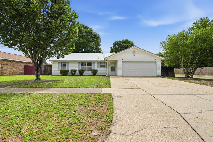 Property Photo:  591 Brian Circle  FL 32569 