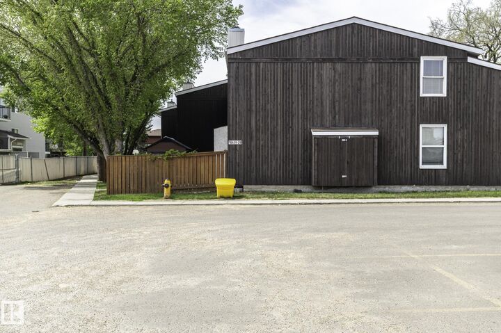Property Photo:  18439 66 Avenue NW  AB T5T 1Z5 