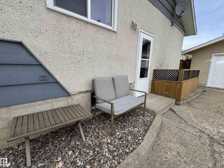 Property Photo: 5504 51 Ave AB T9A 0W2