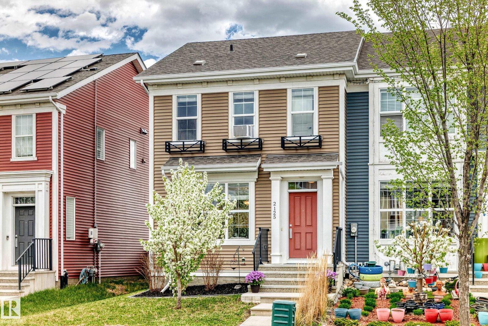 Property Photo:  2125 24 Street NW  AB T6T 0Y4 
