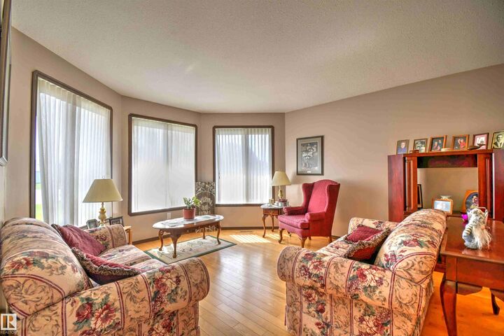 Photo de la propriété:  5426 53 Avenue  AB T0A 3A1 