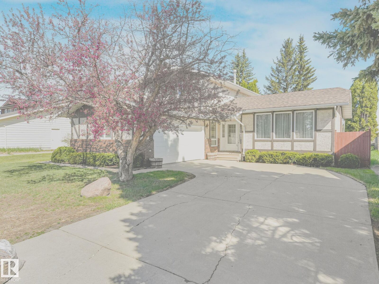 Property Photo:  18514 86A Avenue NW  AB T5T 1J6 