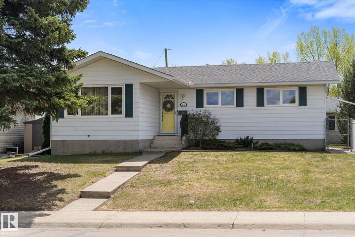 Property Photo:  44 Peace River Drive  AB T9G 1N4 