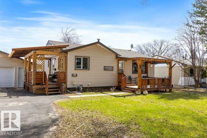 Property Photo: 23 Maple Drive AB T8N 1G6