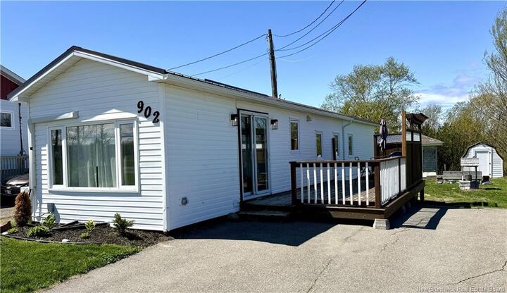 Property Photo: 902 Boulevard Des Acadiens NB E1W 1H6