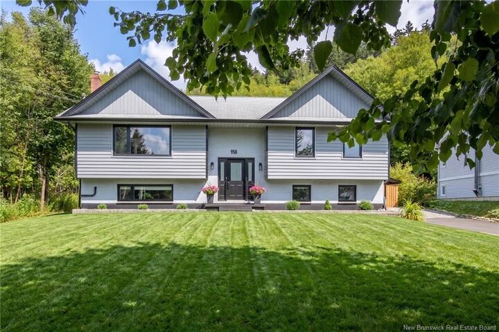 Property Photo: 958 Kennebecasis Drive NB E2K 5A8