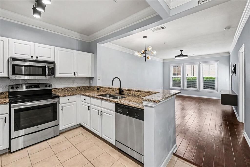 Property Photo: 1850 Cotillion Drive 2102 GA 30338
