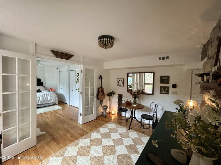 Property Photo:  2229 Cherokee Pkwy Apt B  KY 40204 