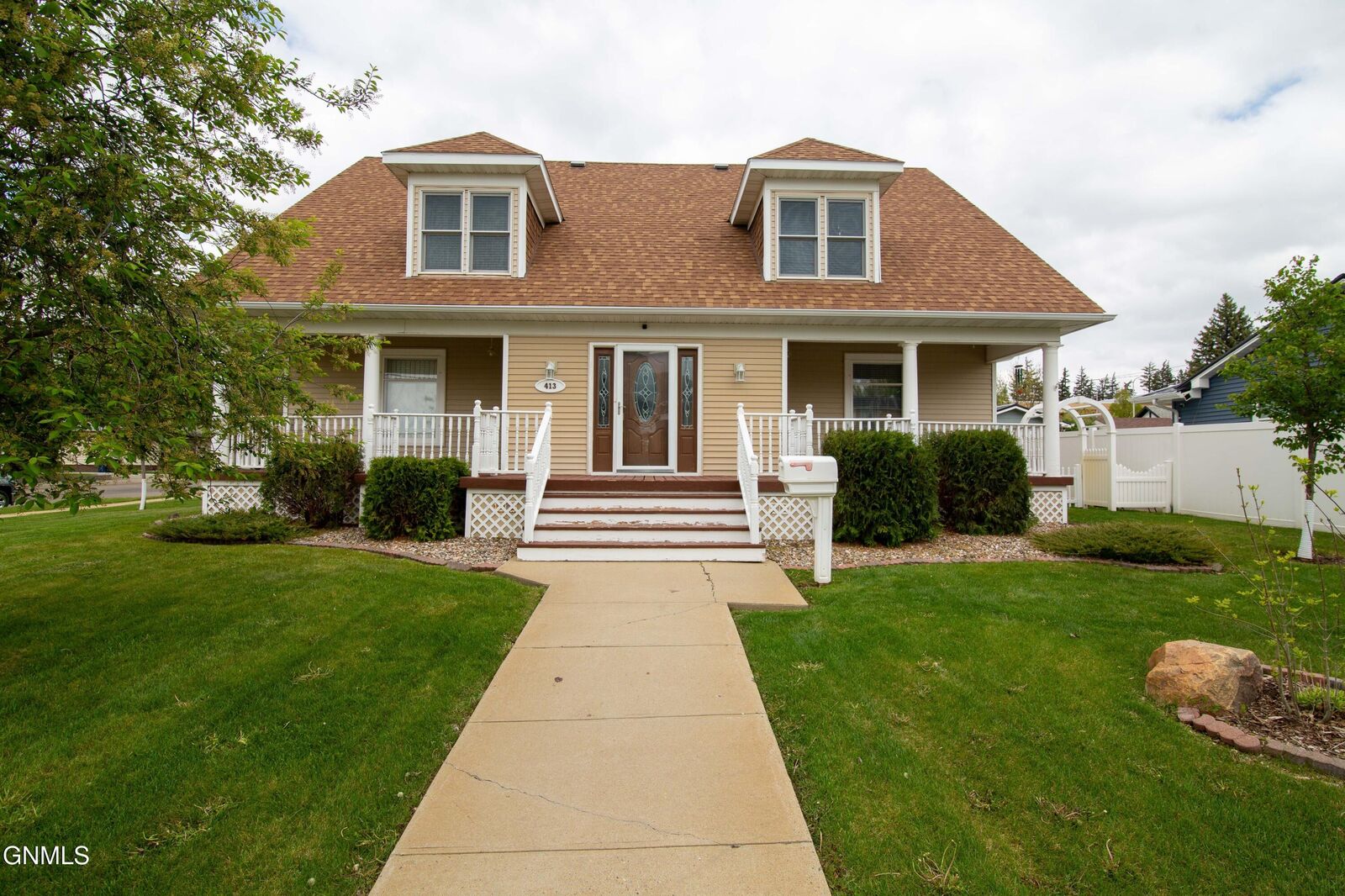 Property Photo: 413 Colfax Street ND 58601