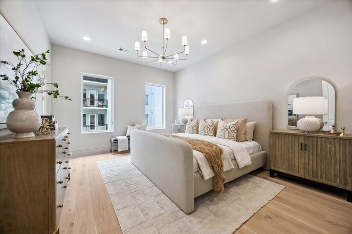 Property Photo: 19 Wentworth Gate Path TX 77027
