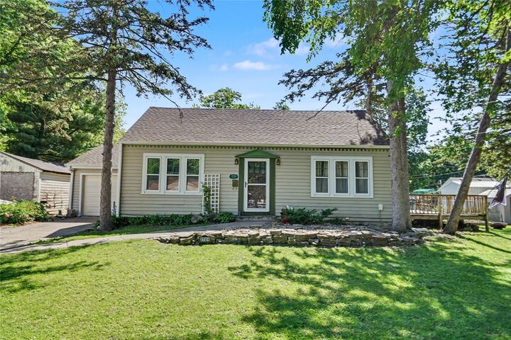 Property Photo: 2721 48th Place IA 50310