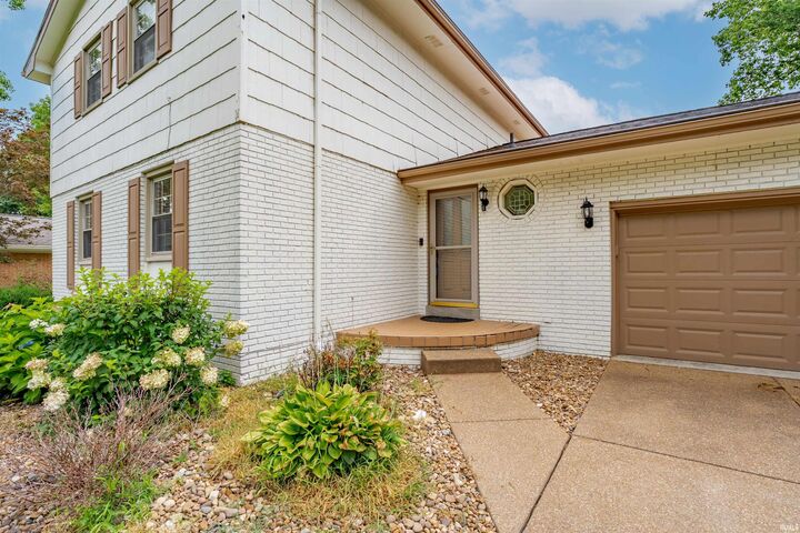 Property Photo:  208 Camden Court  IN 47715 