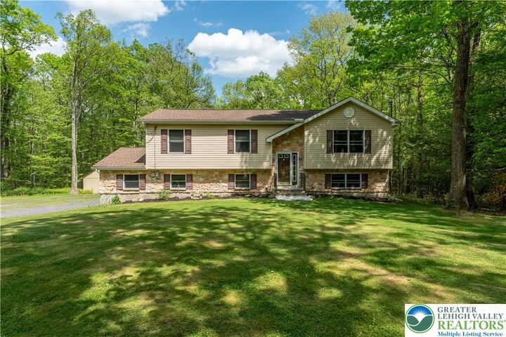 Property Photo: 2726 Oak Lane PA 18353