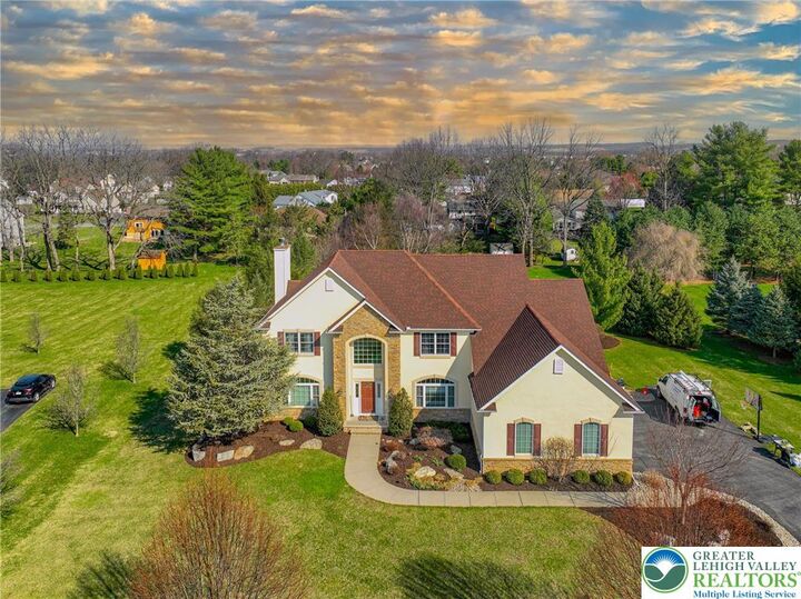 Property Photo:  4544 Oakwood Lane  PA 18064 