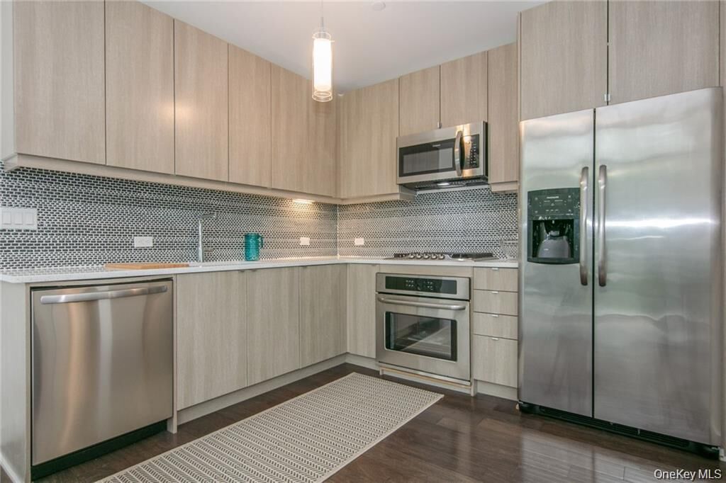 Property Photo:  250 S Central Park Avenue 2C  NY 10530 